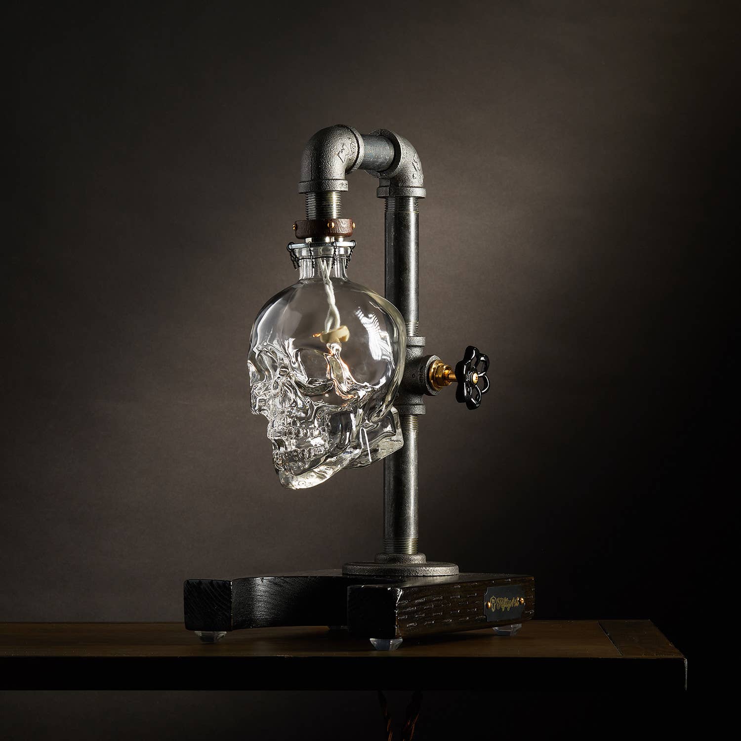 Fifty1st - Vendita all'ingrosso Lampada da scrivania/d'accento - Lampada da tavolo teschio « Max »1