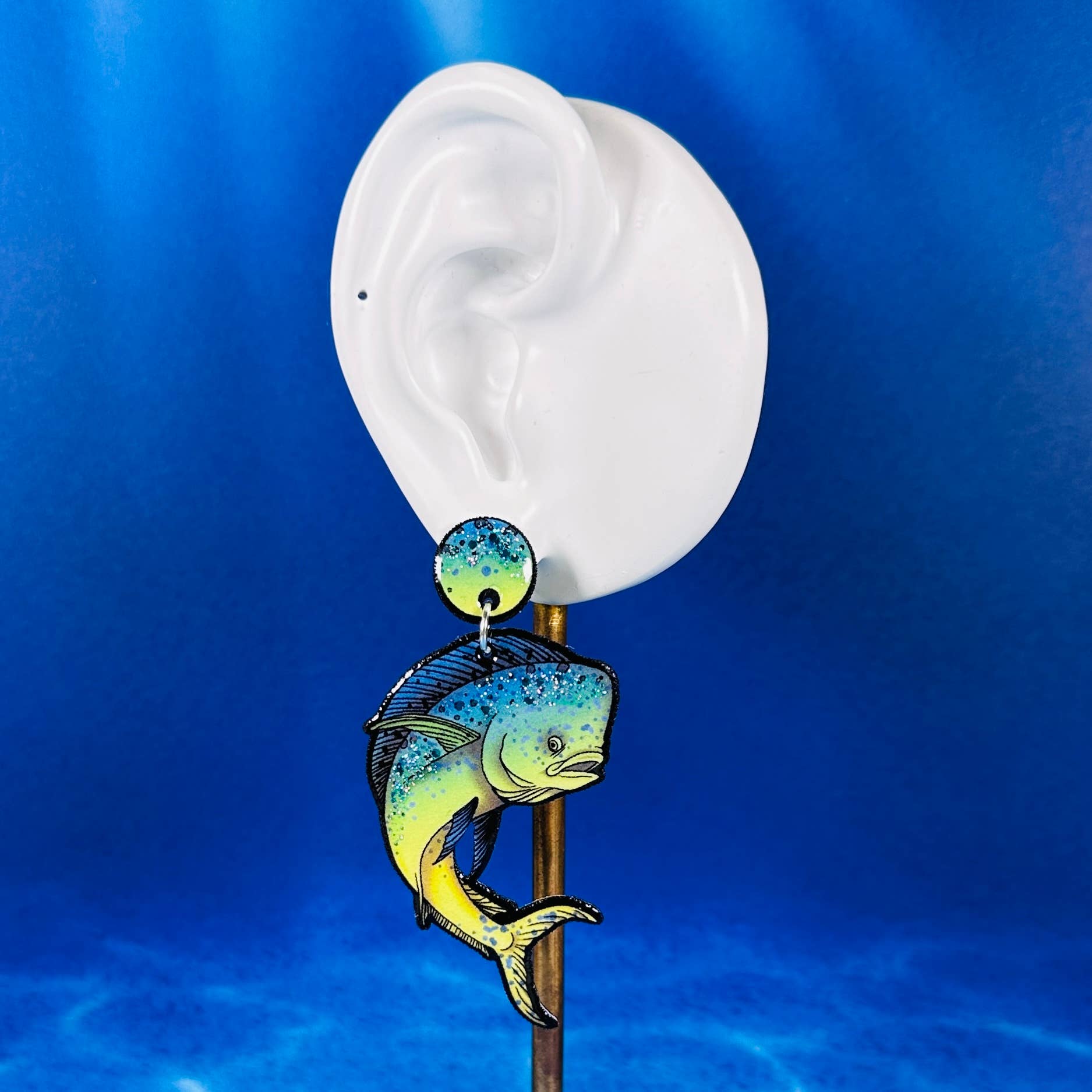 Sea Pixie Designs – Brincos de argola por atacado – Brincos pendentes de glitter Mahi Mahi, costeiros e leves2