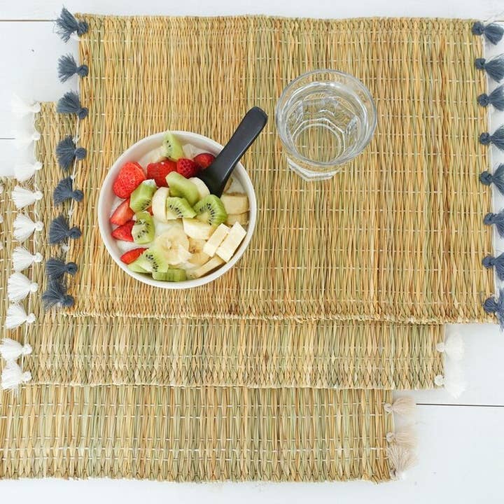 Coaster plate straw, Natural Placemats with Colored Tassels for wholesale by Moroccan Natural bazaar
