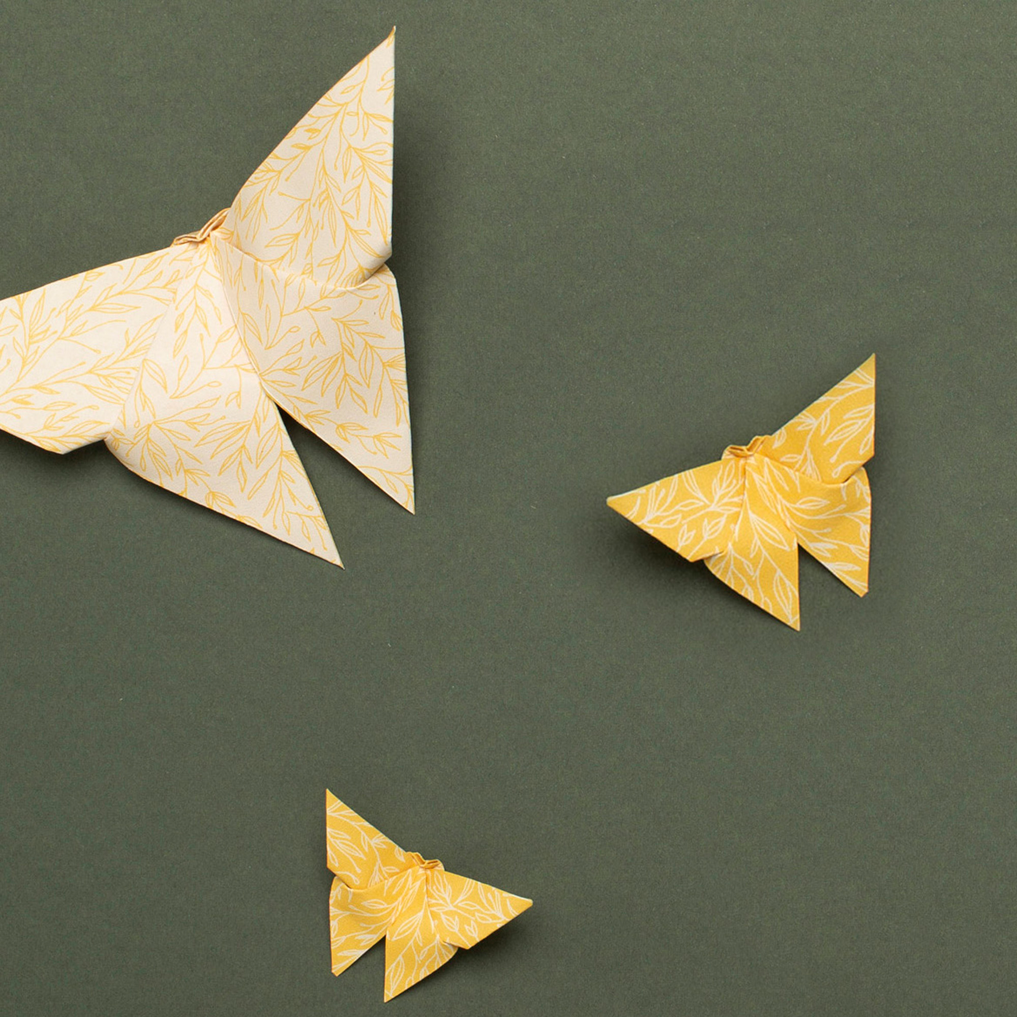 My Pretty Circus – wholesale Origami/Kirigami paper – Yellow origami paper with floral pattern - double sided6