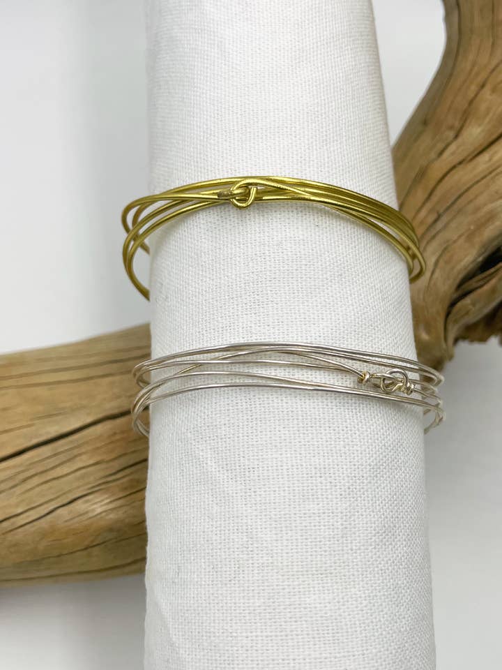 Il bracciale Tina per la vendita all'ingrosso da parte di Delicate Hardwear