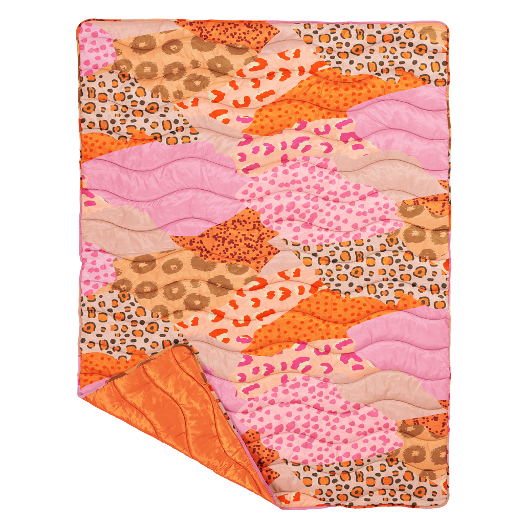 Talking Out of Turn - Wholesale Decoratiedeken - Puffy deken met opvallende prints en kleuren6