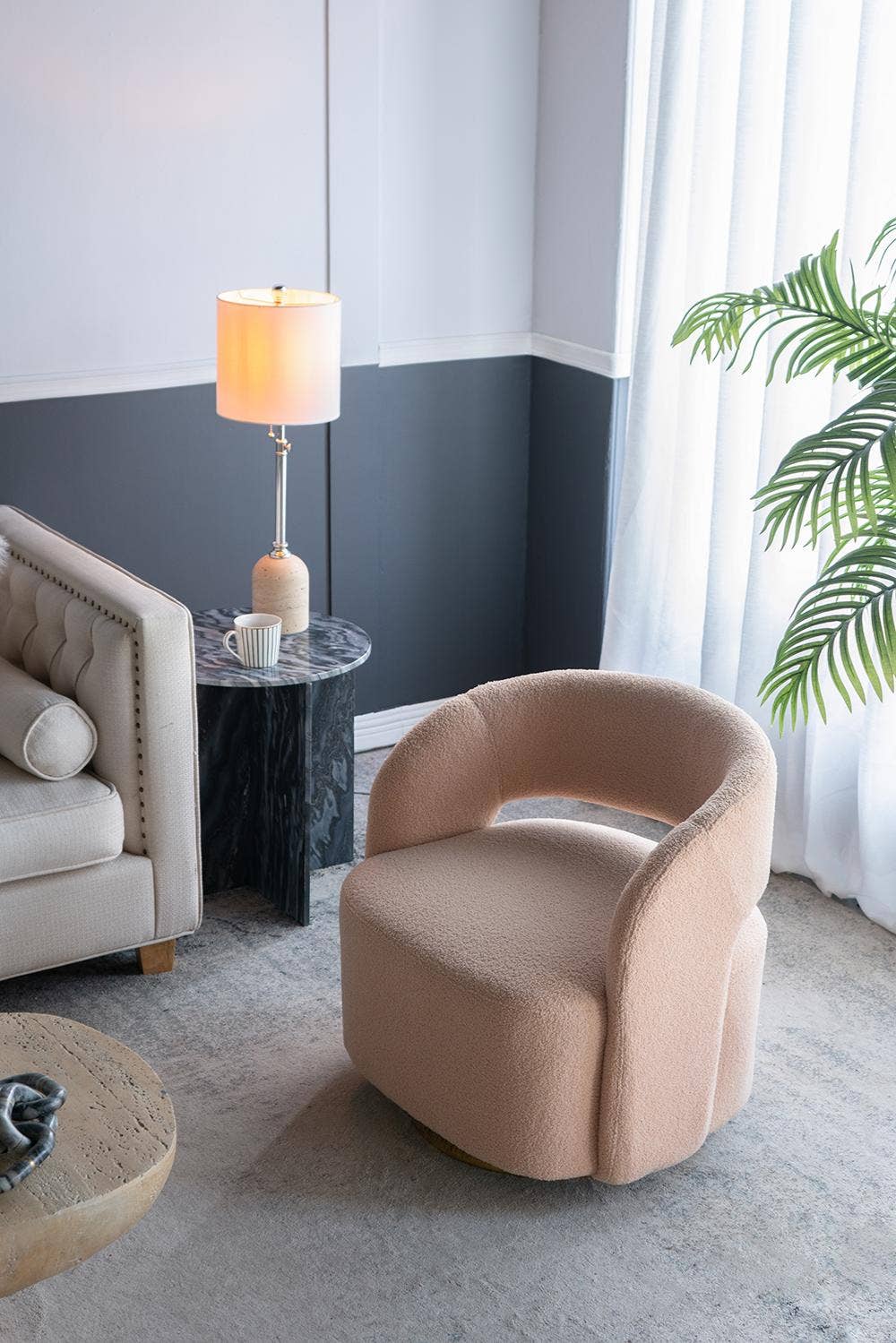 A&B Home Group Inc. - Vente Chaises - Fauteuil tonneau pivotant orange avec dossier surélevé 26,5x29,5x29,5"10