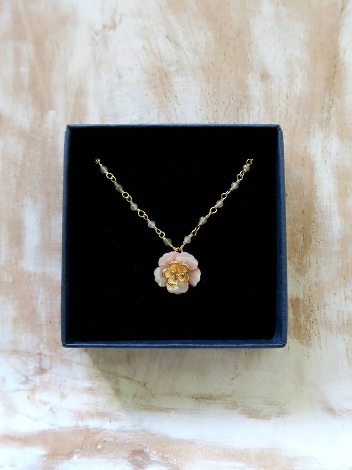 Floral Kate halskæde for engroshandel hos Hirondelle Bijoux