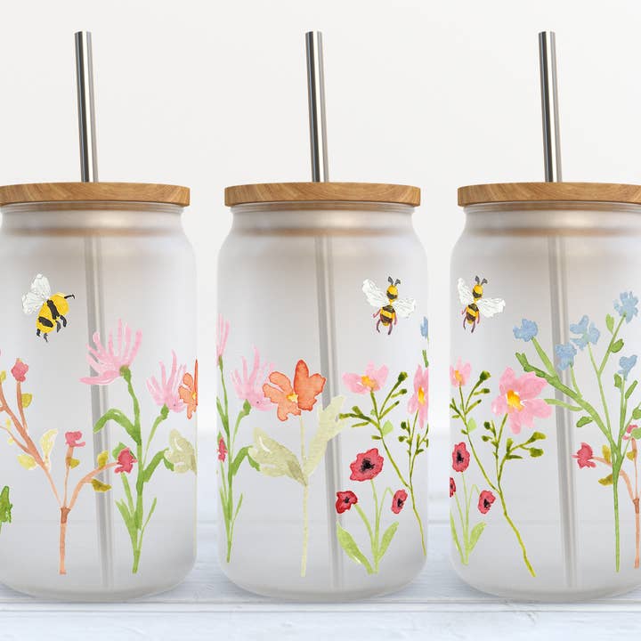 Gobelet en verre Bee Wildflower pour la vente par The Potted Oasis