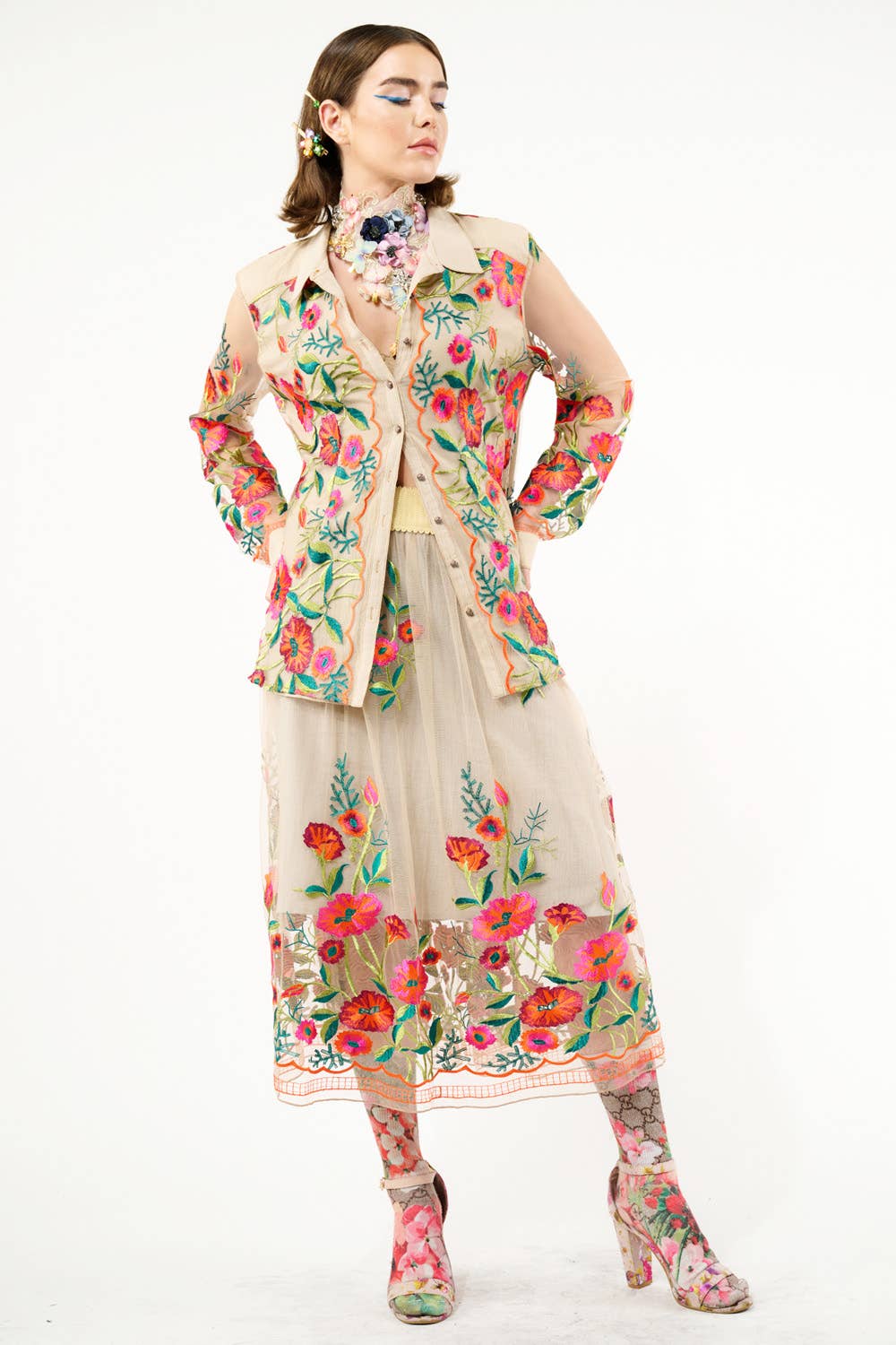 Blu Denim Camicia vintage con ricamo floreale di tulipani in vendita all'ingrosso su Faire10