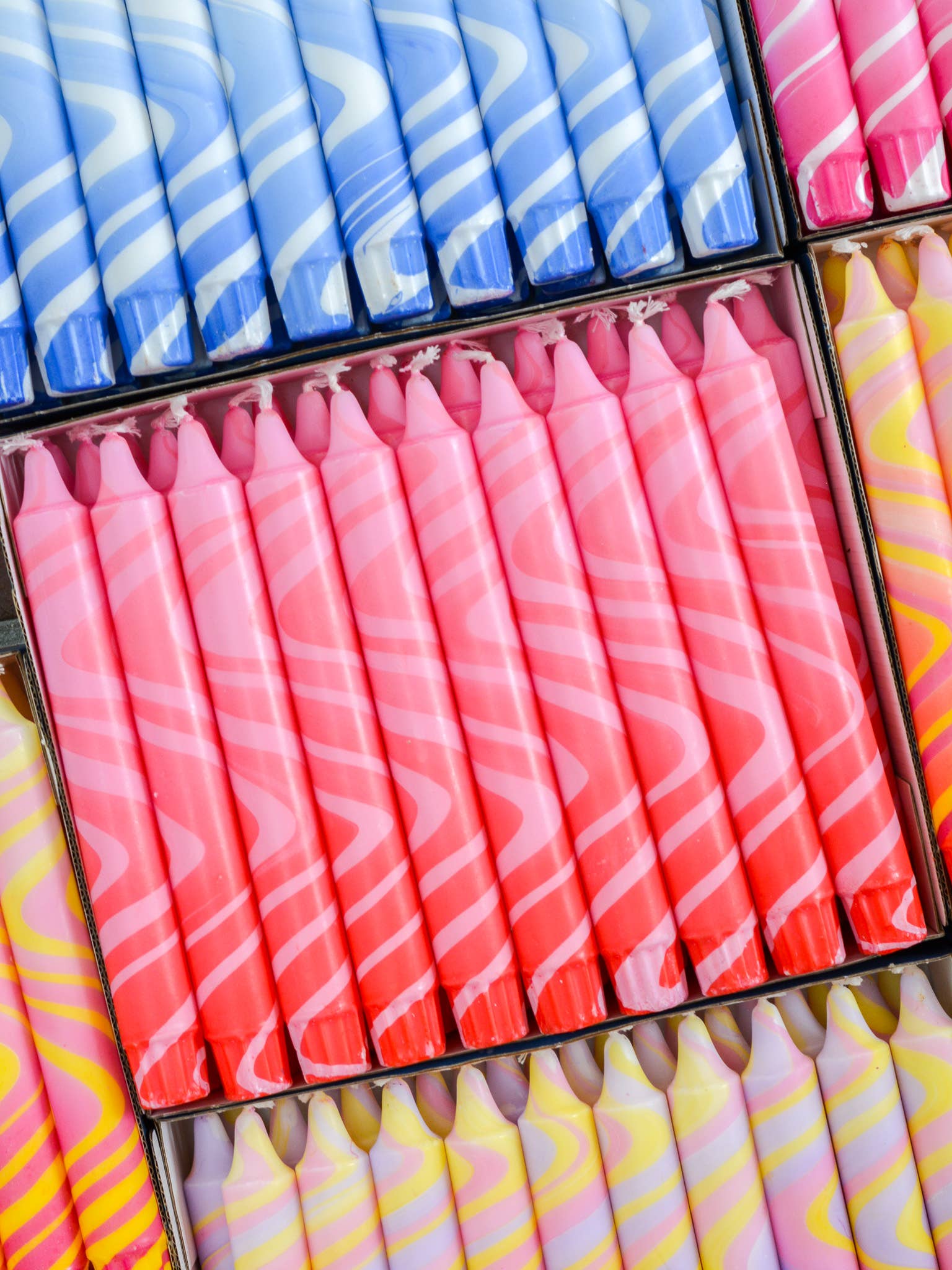 Nordtrice - Wholesale Tapered Candle/Candlestick - Summer Marble Candles - Pink / Red 1