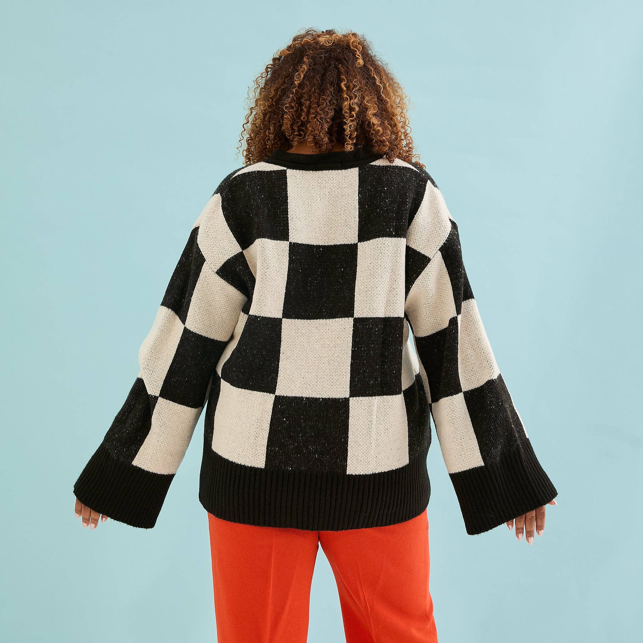 Cara & The Sky – wholesale Cardigan – Women’s – Candice Checked Oversized Chunky Cardigan - Black & White5