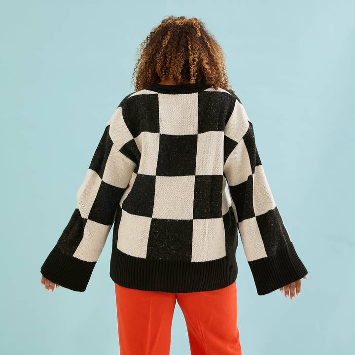 Cara & The Sky – wholesale Cardigan – Women’s – Candice Checked Oversized Chunky Cardigan - Black & White5