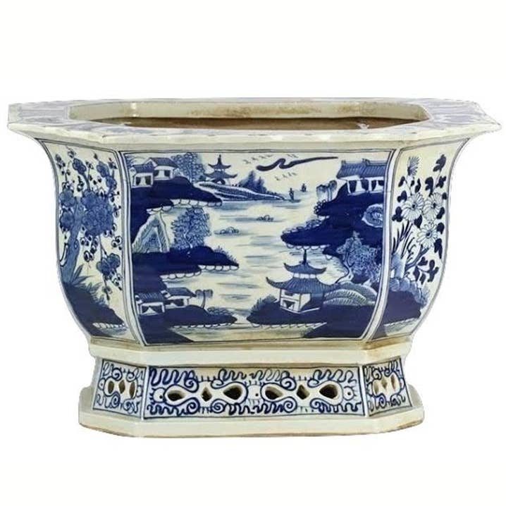 Maceta perforada festoneada Village Scene para venta al por mayor de The Enchanted Home