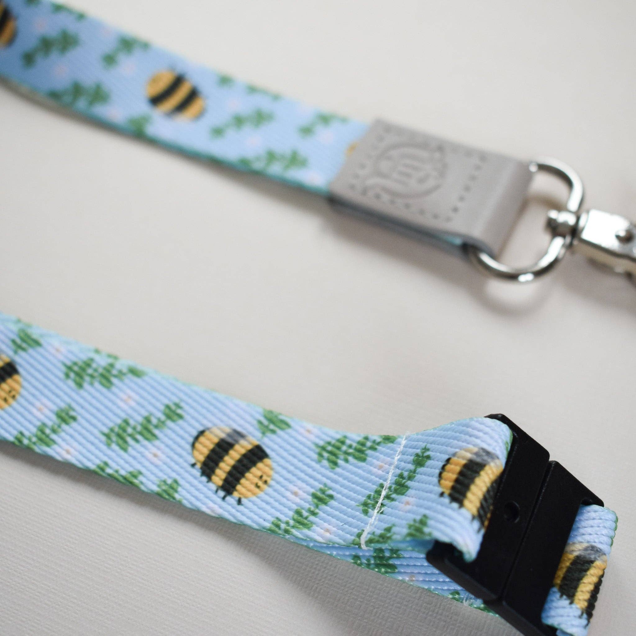 Lunamise – wholesale Lanyard – Women’s – Bees Lanyard2