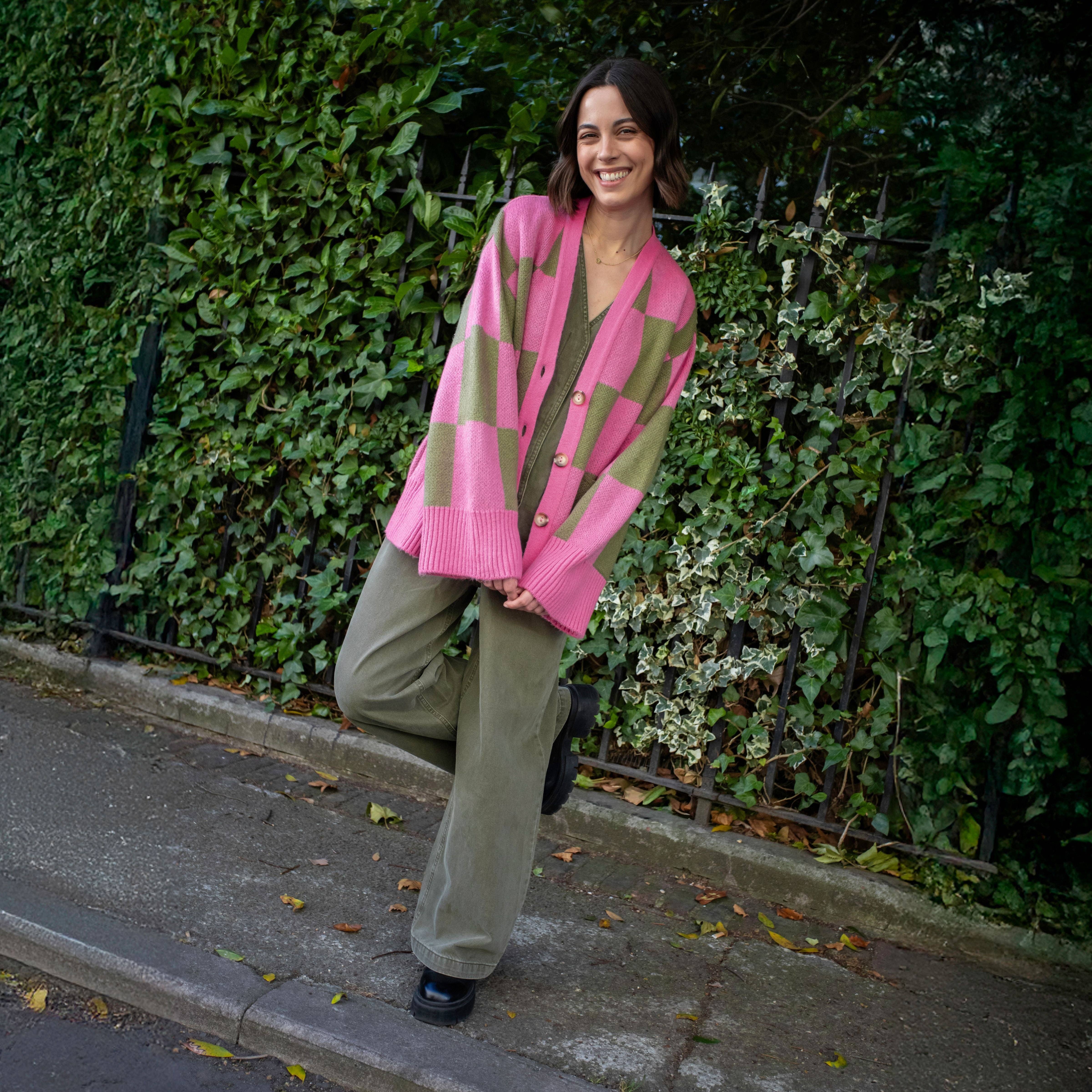 Cara & The Sky - Wholesale Cardigan - Dames - Candice Wijde Mouw Geruite Knopenvest - Roze & Groen22