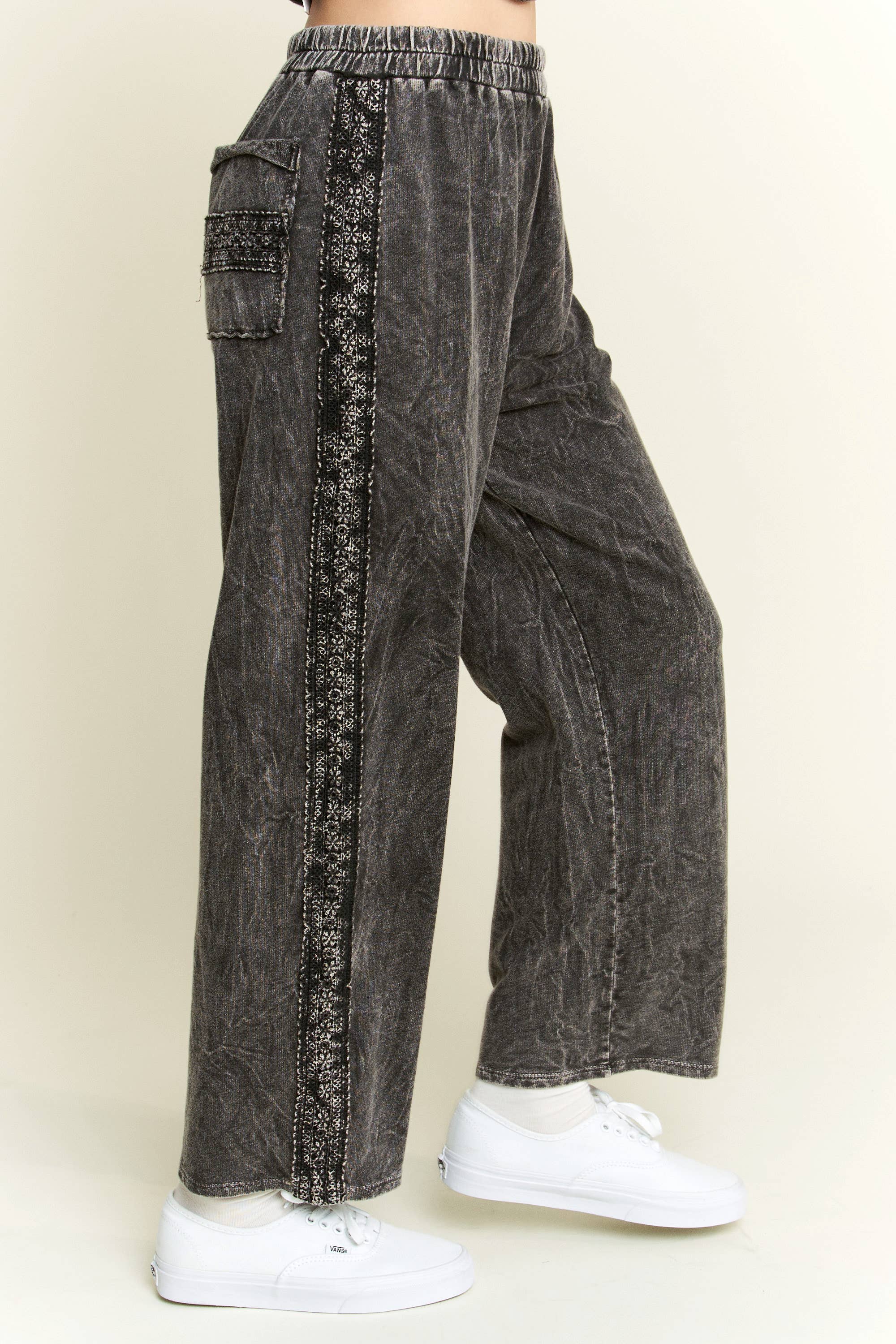 J.Her – Großhandel Hose – Damen – MineralWash Kurz geschnittene Hose mit detaillierter Vordertasche HP58104