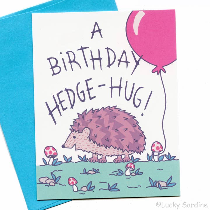 Tarjeta de cumpleaños con forma de hongo erizo, seta, seto, abrazo, globo para venta al por mayor de Lucky Sardine