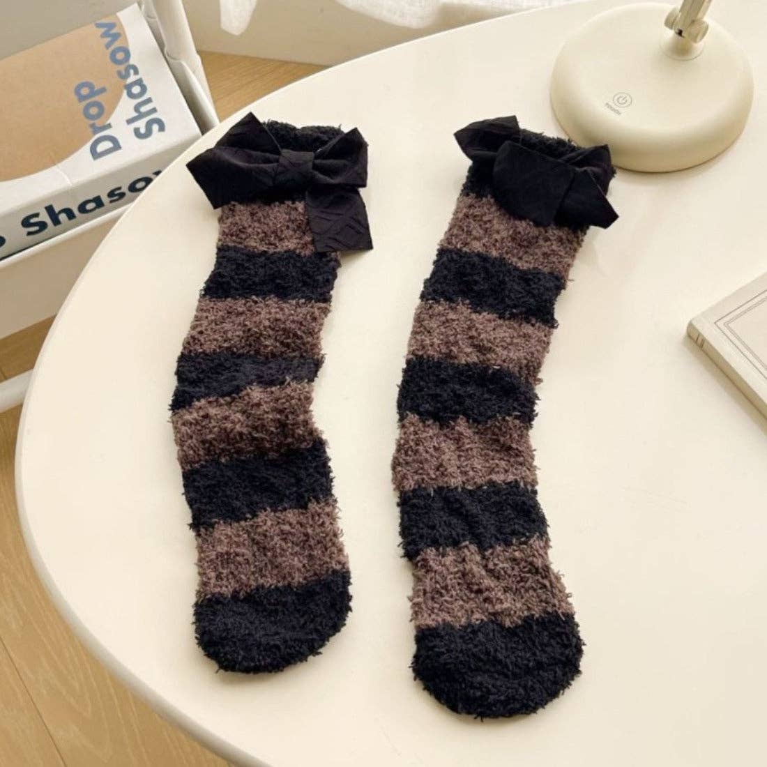 Funkyrel® Atzbranding Limited - Vendita all'ingrosso Calzini - Donna - Rufia - Calzini in Spugna a Righe Colorate con Fiocco0