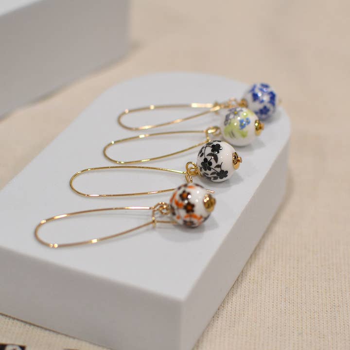 StarryNYC - Wholesale Hangende/ronde oorbellen - Oorbellen van Murano-glas met bolletjes en nierdraad