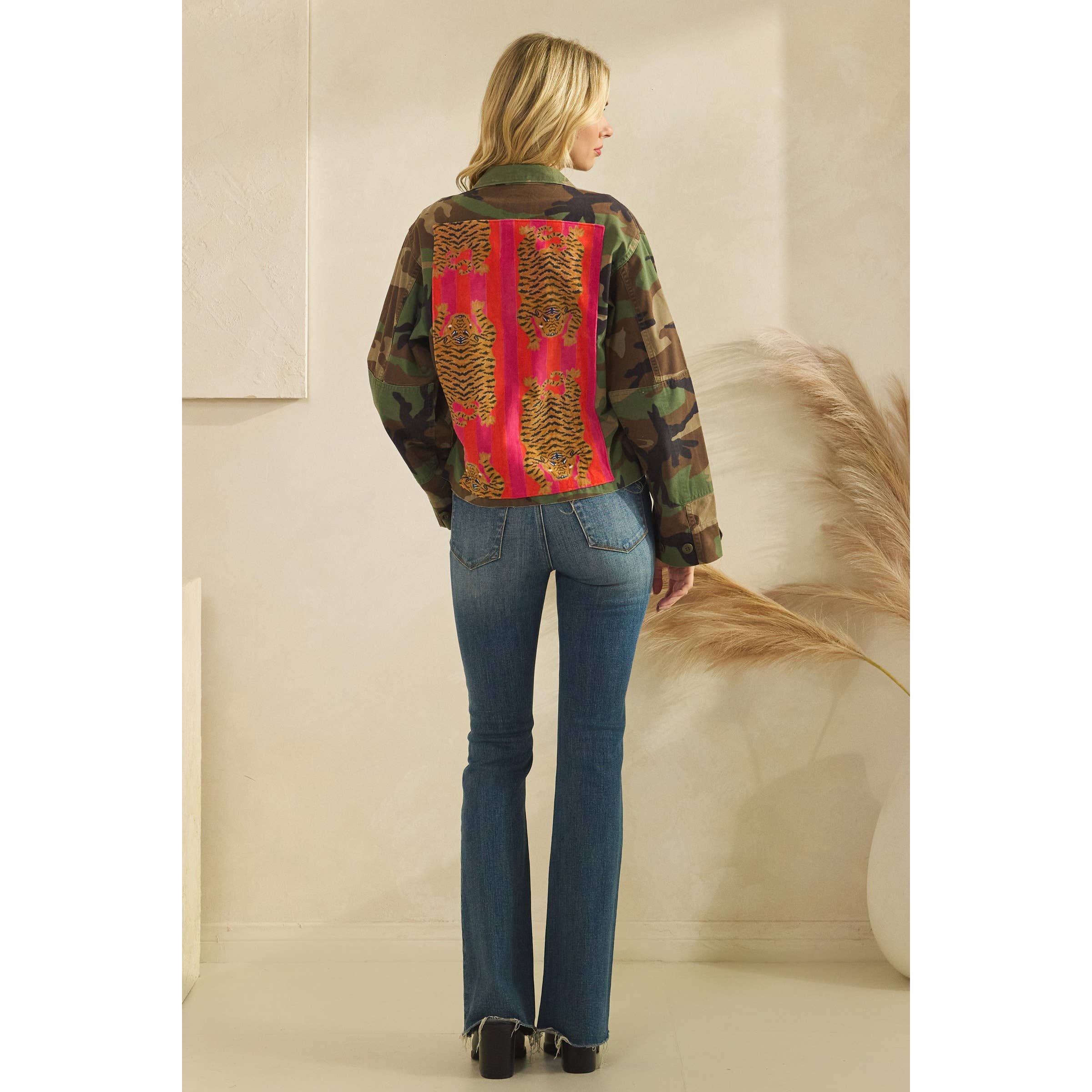 Kamouflage Camojacka med tigertryckskontrast för wholesale på Faire18