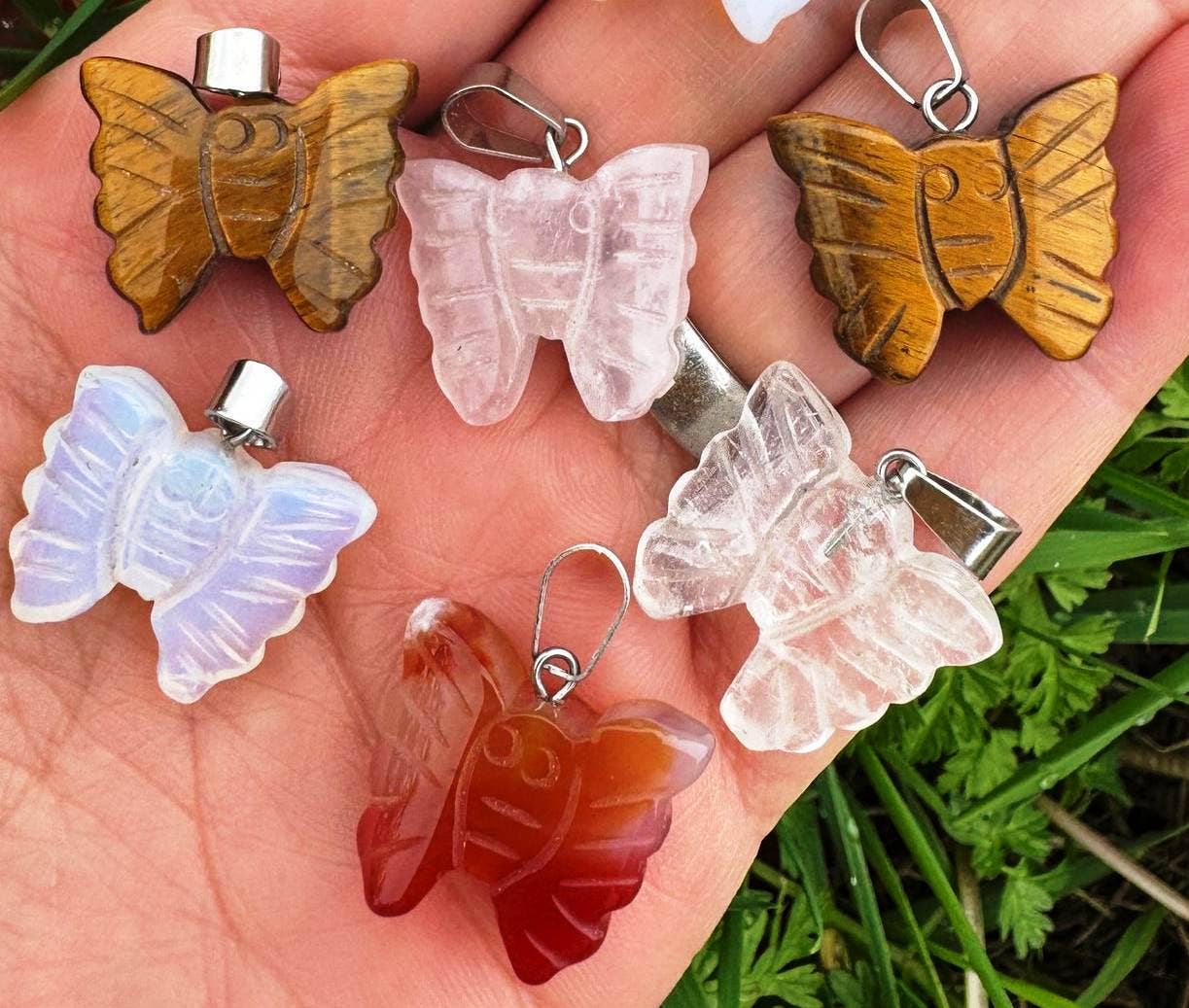 Elf Kendal Hippies – Großhandel Individueller Charm/Anhänger – Schmetterlingsanhänger 2cm Karneol Schmetterling Rosenquarz Charm1