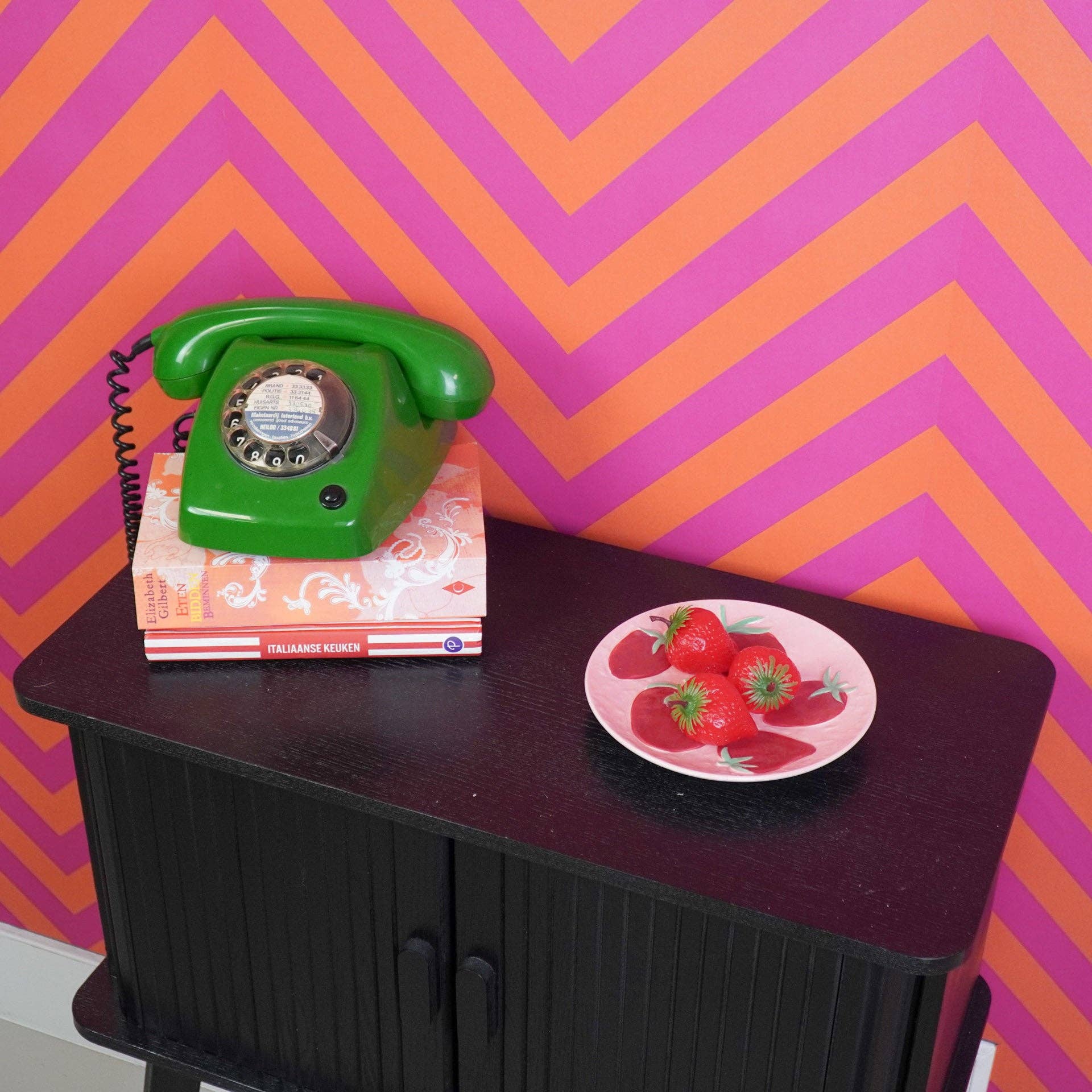 Housevitamin bv - Wholesale Decorative Plate/Dish/Bowl - Deco Plate- Strawberries - Pink/ Red- 17,5x17,5x2cm5