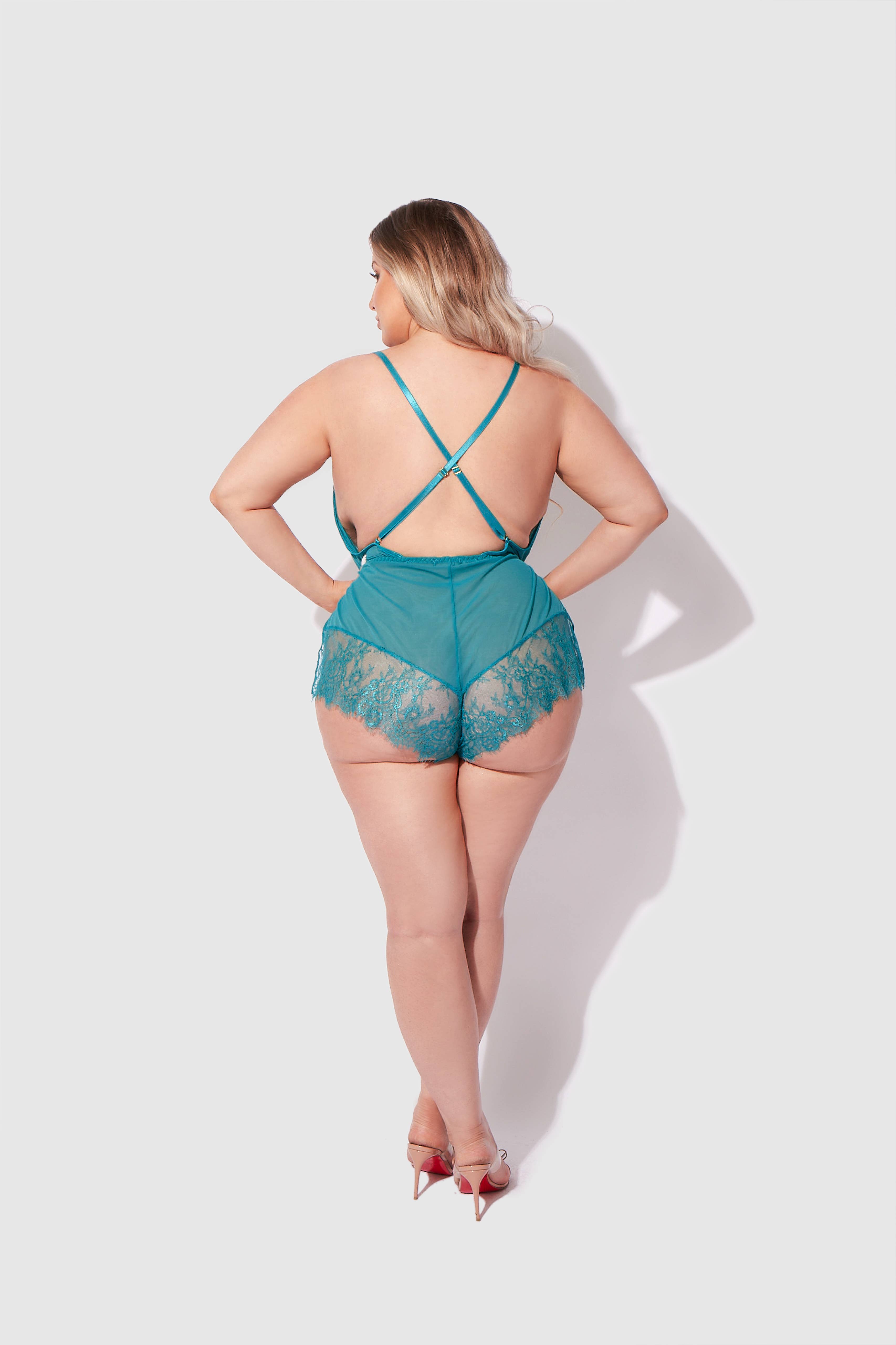 House of Desire – Engroshandel Bodysuit undertøj - Dame – Mila mesh- og øjenvippeblonde romper teddy med høj slids5