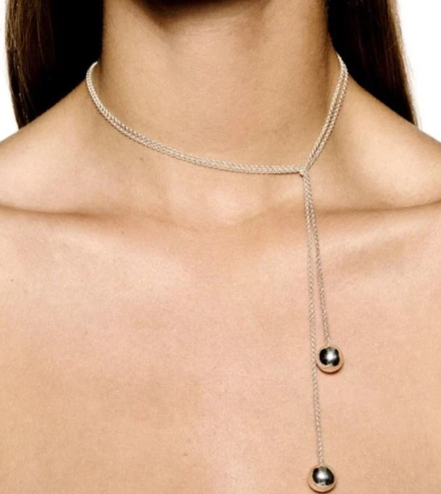 HoopLa - Vendita all'ingrosso Collane a catena e maglie - Collana in acciaio con corda a laccio, nappina a sfera e catena avvolgente Audrey.10