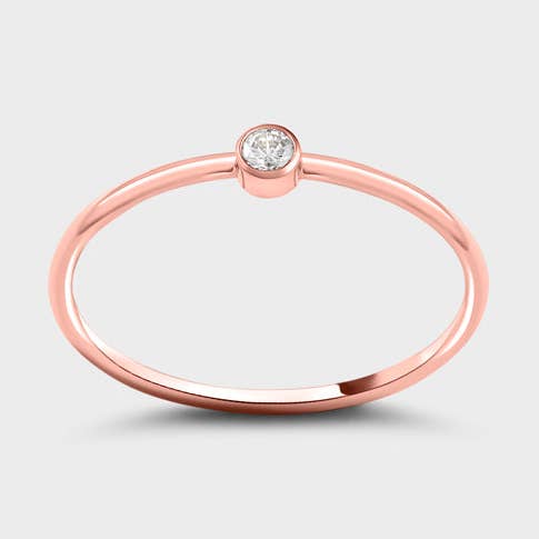 Bague solitaire en zircone cubique transparente de 2 mm remplie d'or rose 14 carats pour la vente par Thesis of Alexandria