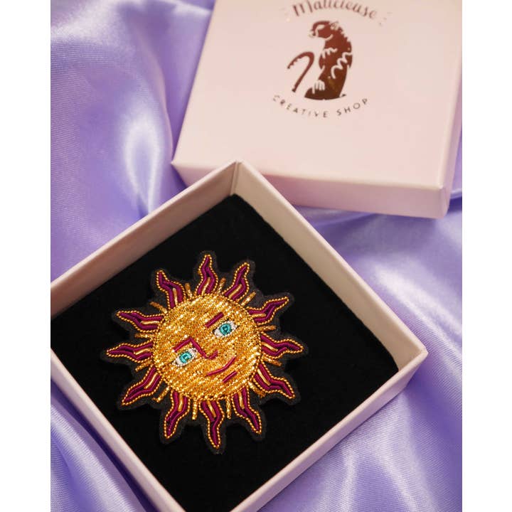 MALICIEUSE – Großhandel Broschen – Handgemachte Sonnenbrosche mit Cannetille-Stickerei – Mystic