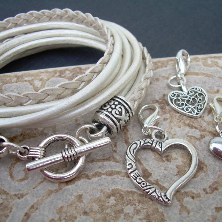 Urban Survival Gear USA - Vente Bracelets à breloques/pendentifs - Bracelet à breloques en cuir blanc en forme de cœur, bracelet pour femme, bracelet en cuir, bracelet portefeuille, bijoux pour femmes, bijoux en cuir4