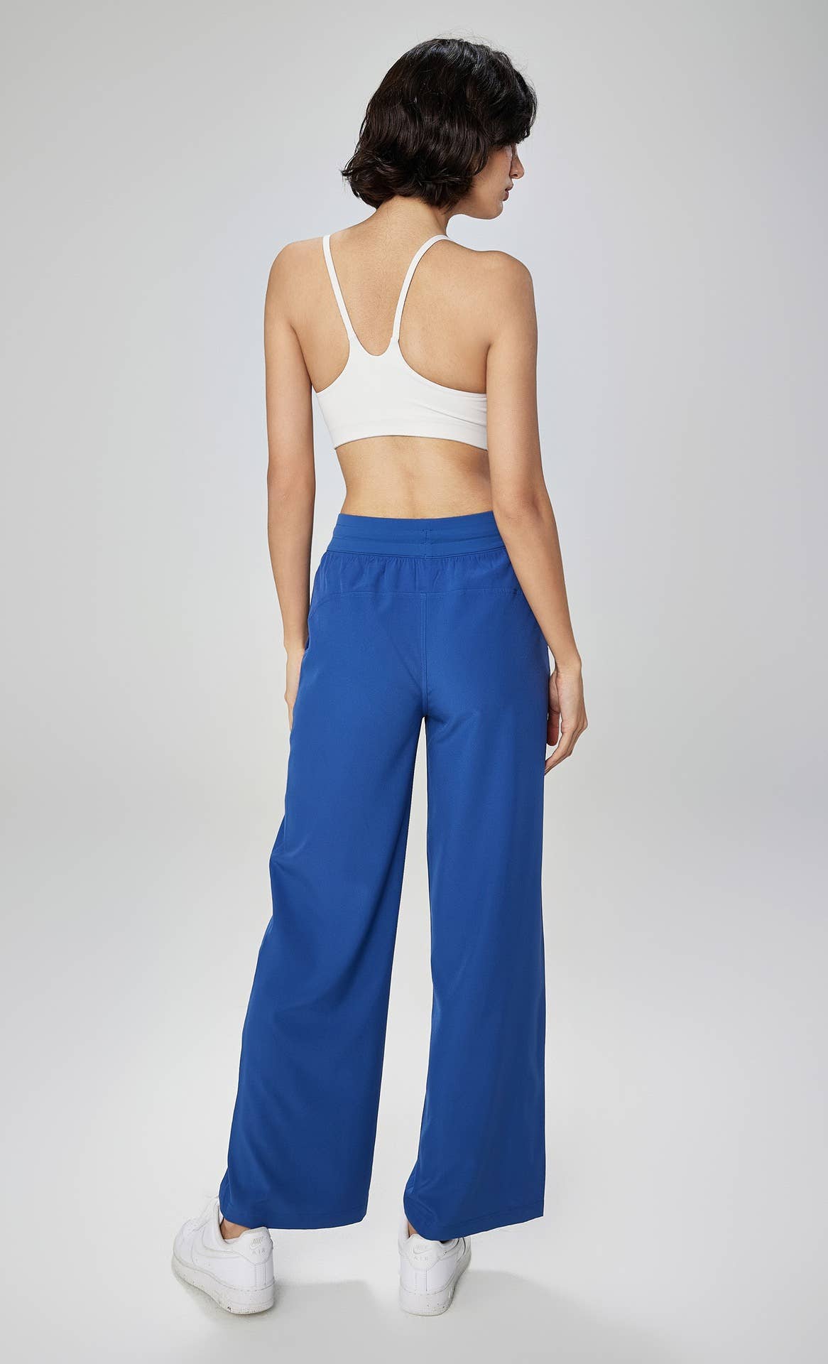 91thelabel - Vente Pantalon de sport – femme - Pantalon de sport Alexandria Easy-Fit à taille élastique et jambes droites 7