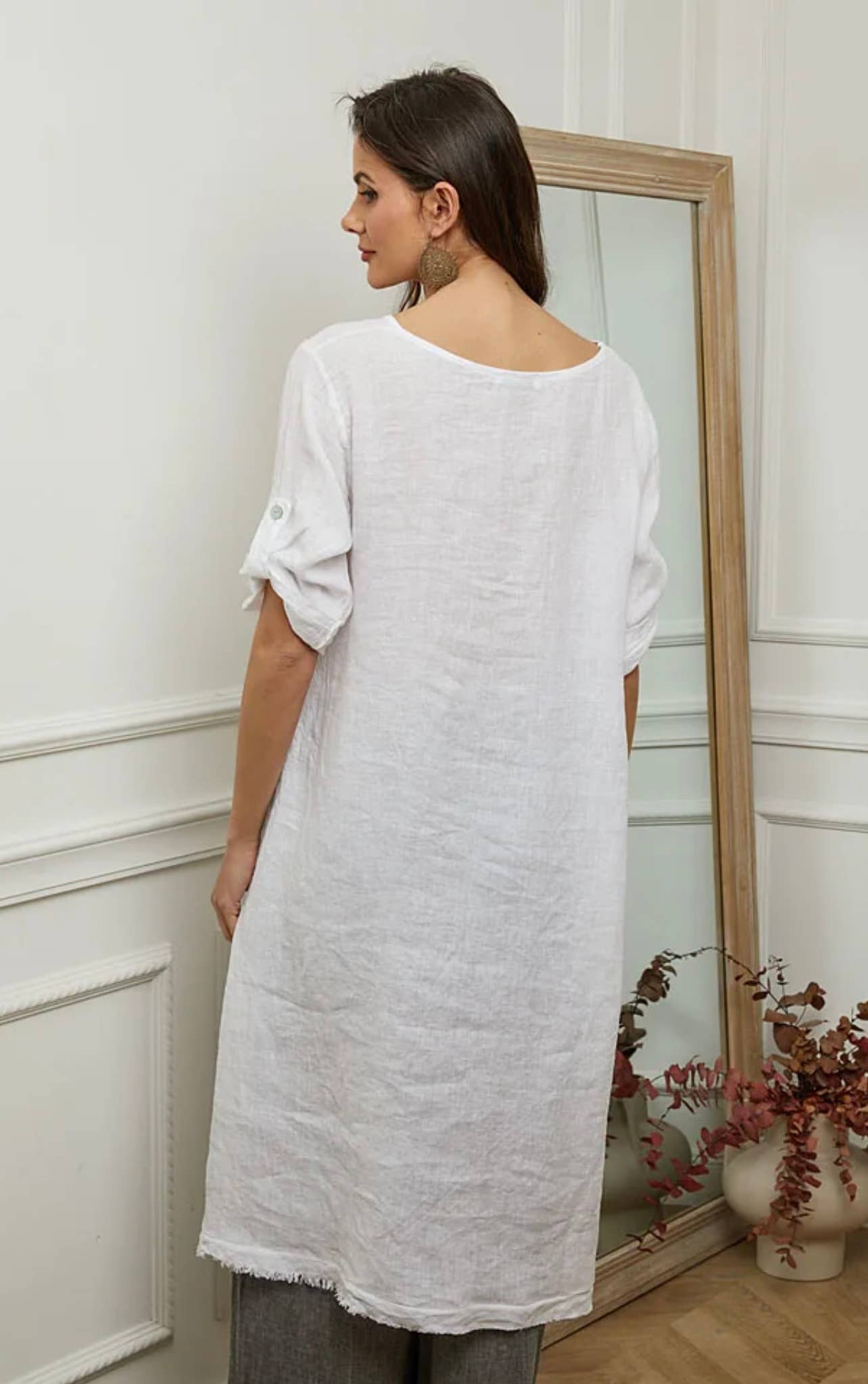 LÉA & LUC – Großhandel Kleid – Damen – 100 % Leinenkleid mit Blumenmotiv auf der linken Brust, REF. 724816