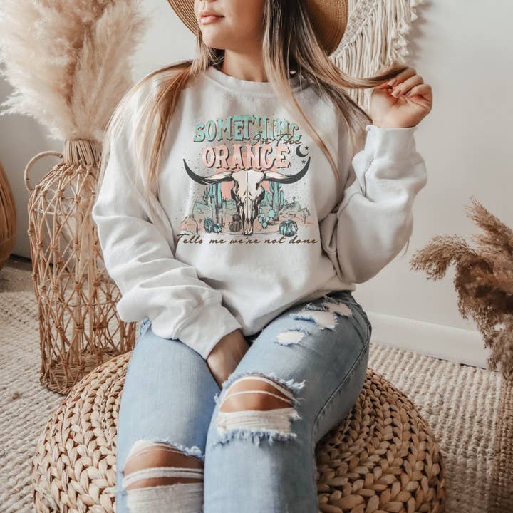 Noget i den orange sweatshirt for engroshandel hos The Dirty Cowgirl Apparel