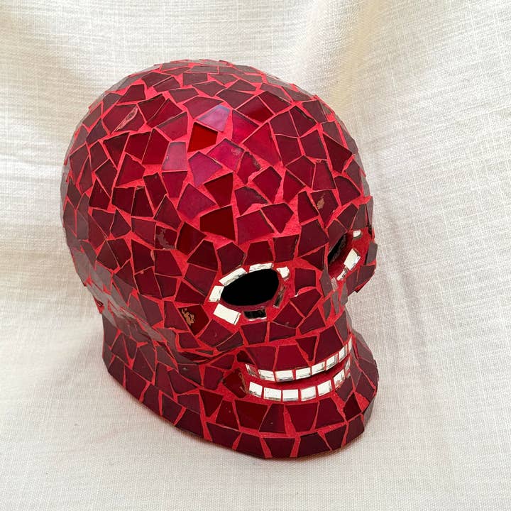 Gran calavera de mosaico de vidrio rojo, México para venta al por mayor de Tesoros Trading Company
