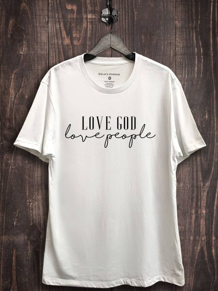 Top con grafica Love God Love People per la vendita all'ingrosso da parte di Lotus Fashion Collection