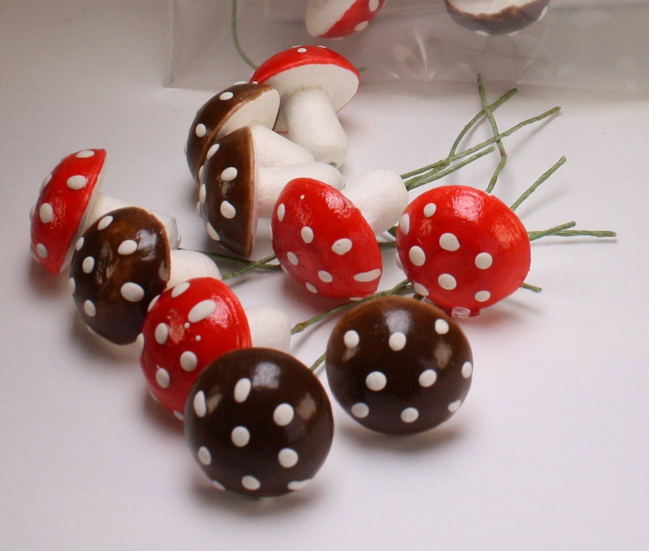   Red & Brown Mix - Large 3/4" Spun Cotton - 10 pcs - 218-0117 for wholesale on Faire8