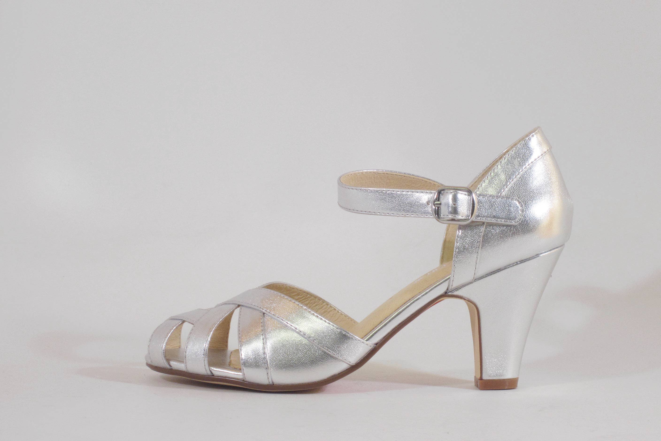 Chelsea Crew – wholesale Högklackade skor - Dam – Sammy metallic guldsandaletter med hög klack och remmar3