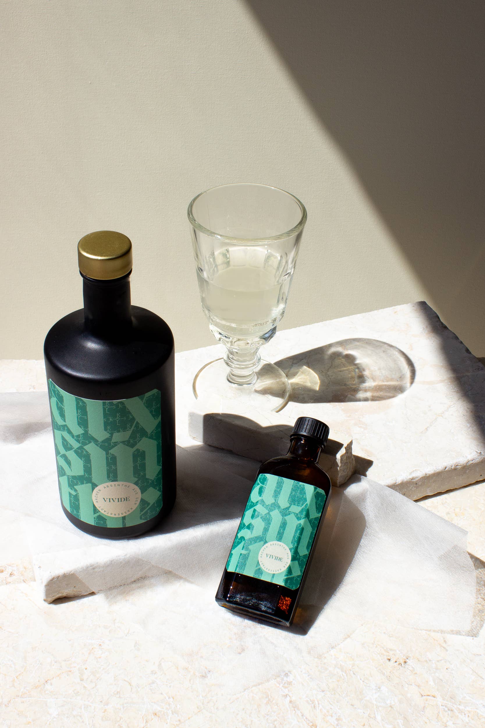 Aixsinthe - Wholesale Gin - Aixsinthe Vivide2