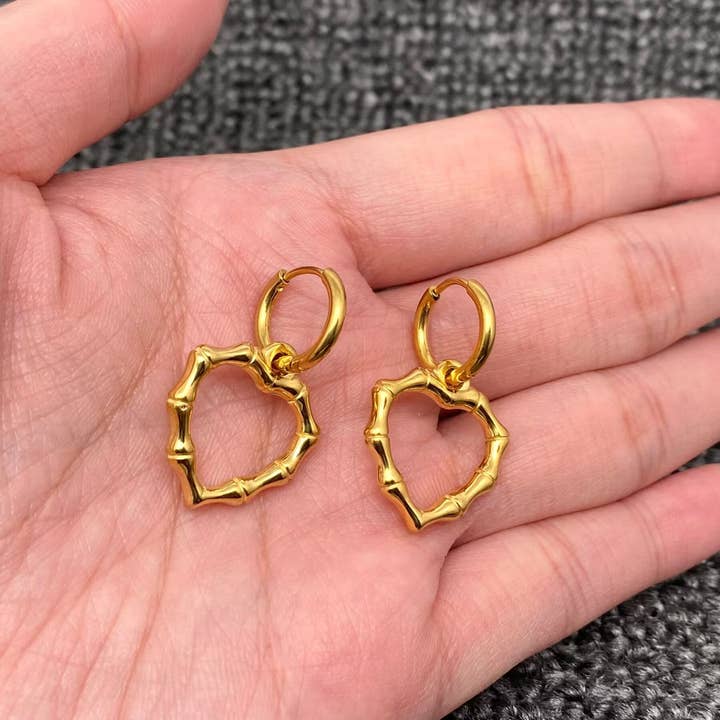 Mio Queena - Wholesale Huggie Earrings - Hollow Bamboo Heart 18K Golden SS Huggie Earrings - FGS1