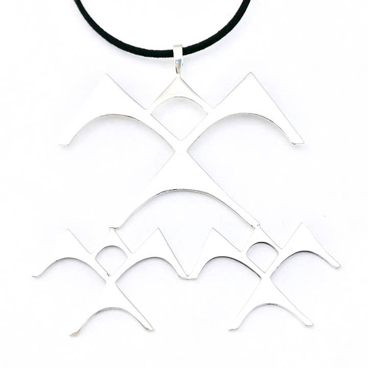 Pendentif Foule 'Iwa Ne'ekau' pour la vente par Paradisus