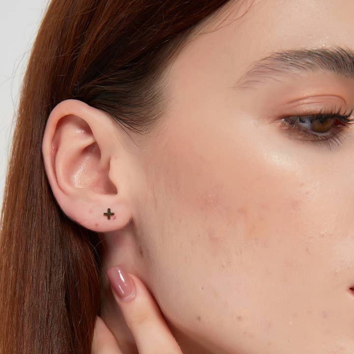 Melange Blanc - Wholesale Knopjes/oorstekers - Handley x oorbel met kruisje, sierlijk oorknopje, kruissteek8