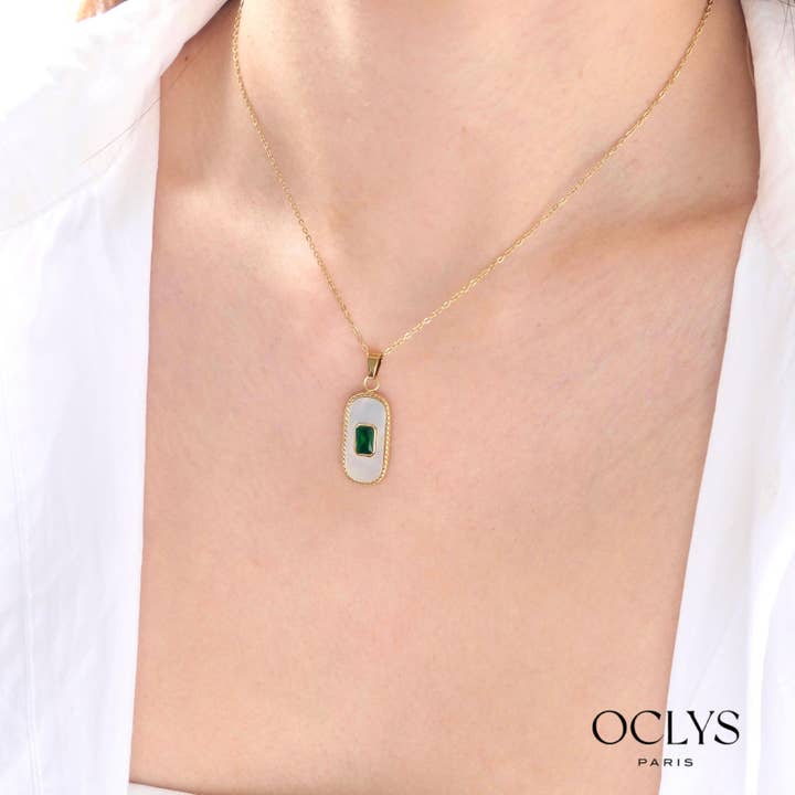 Fine chain necklace with mother-of-pearl stone in gold stainless steel for wholesale by Oclys