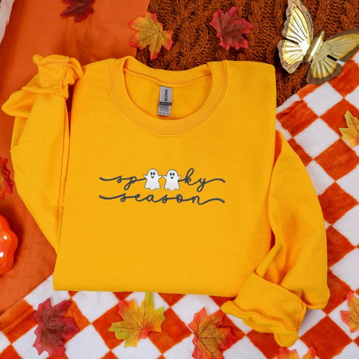 Polaire à broderies Spooky Season Ghost pour la vente par The Dirty Cowgirl Apparel