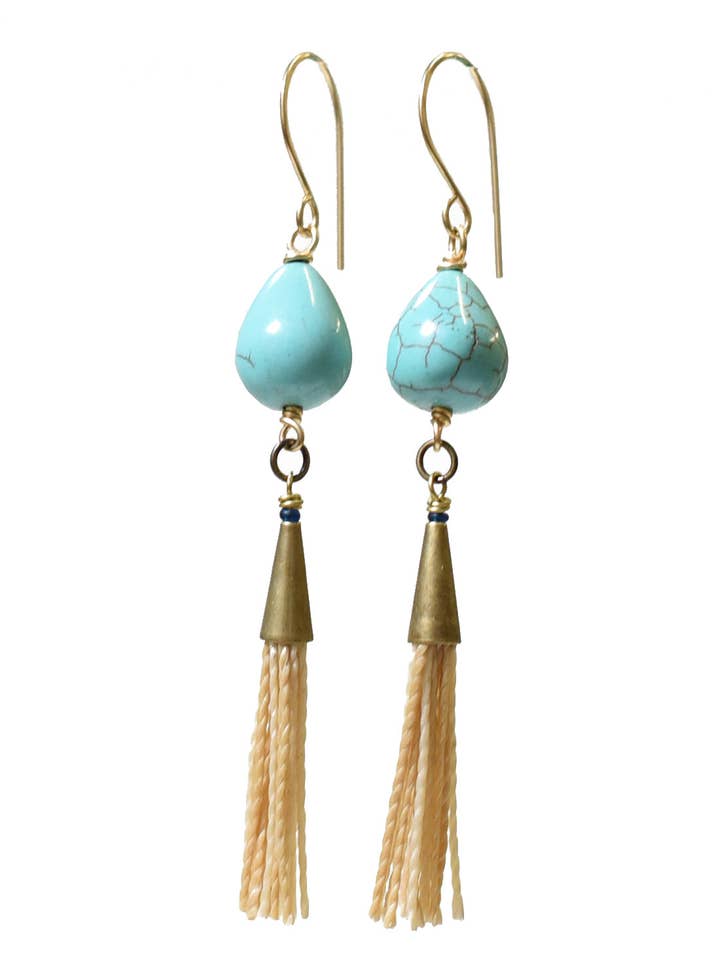 Orecchini con Nappine di Pietra per la vendita all'ingrosso da parte di AMiRA jewelry