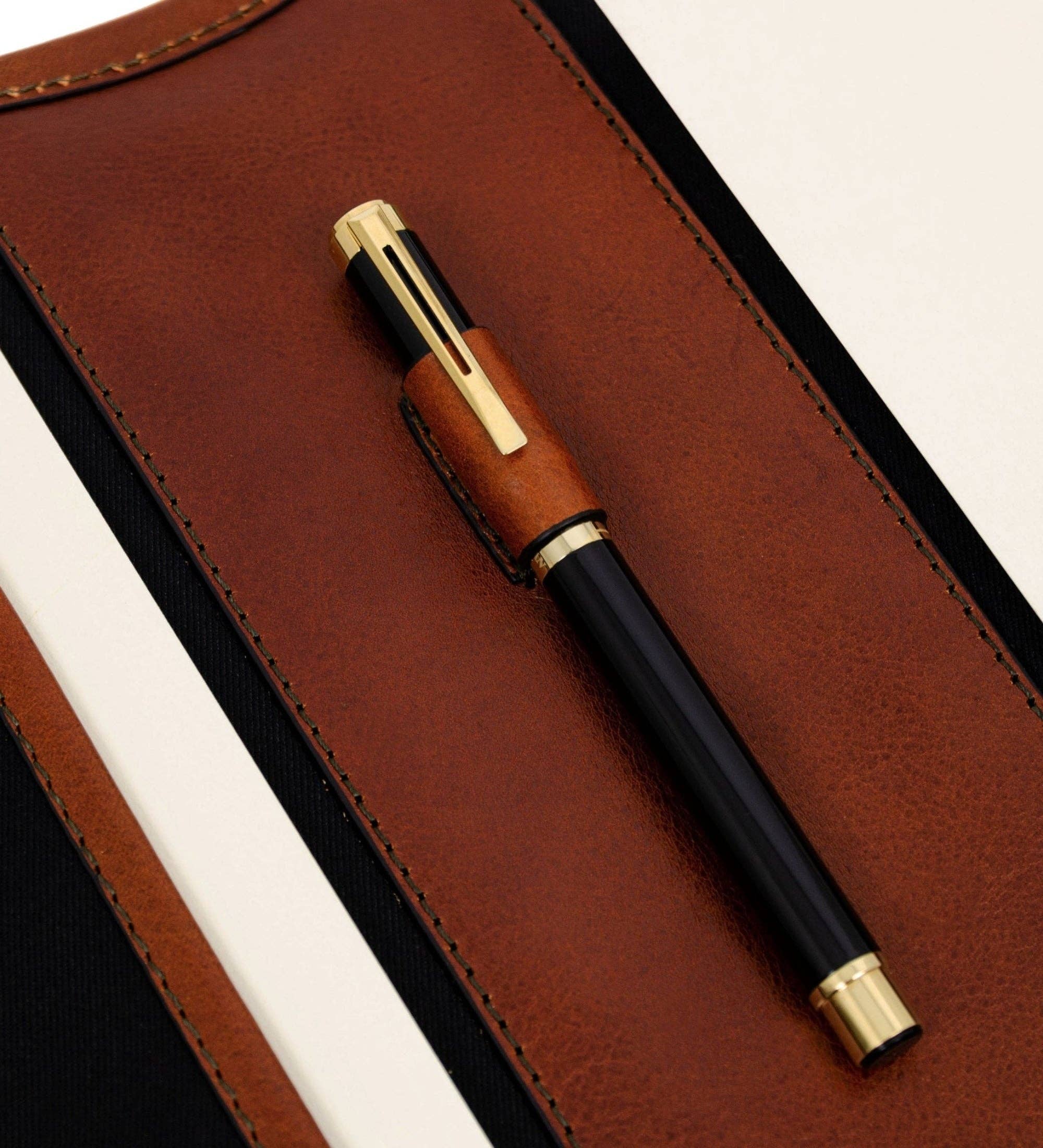 Time Resistance – wholesale Mappar – Läder A4 Dokument Mapp Organizer - The Call of the Wild17