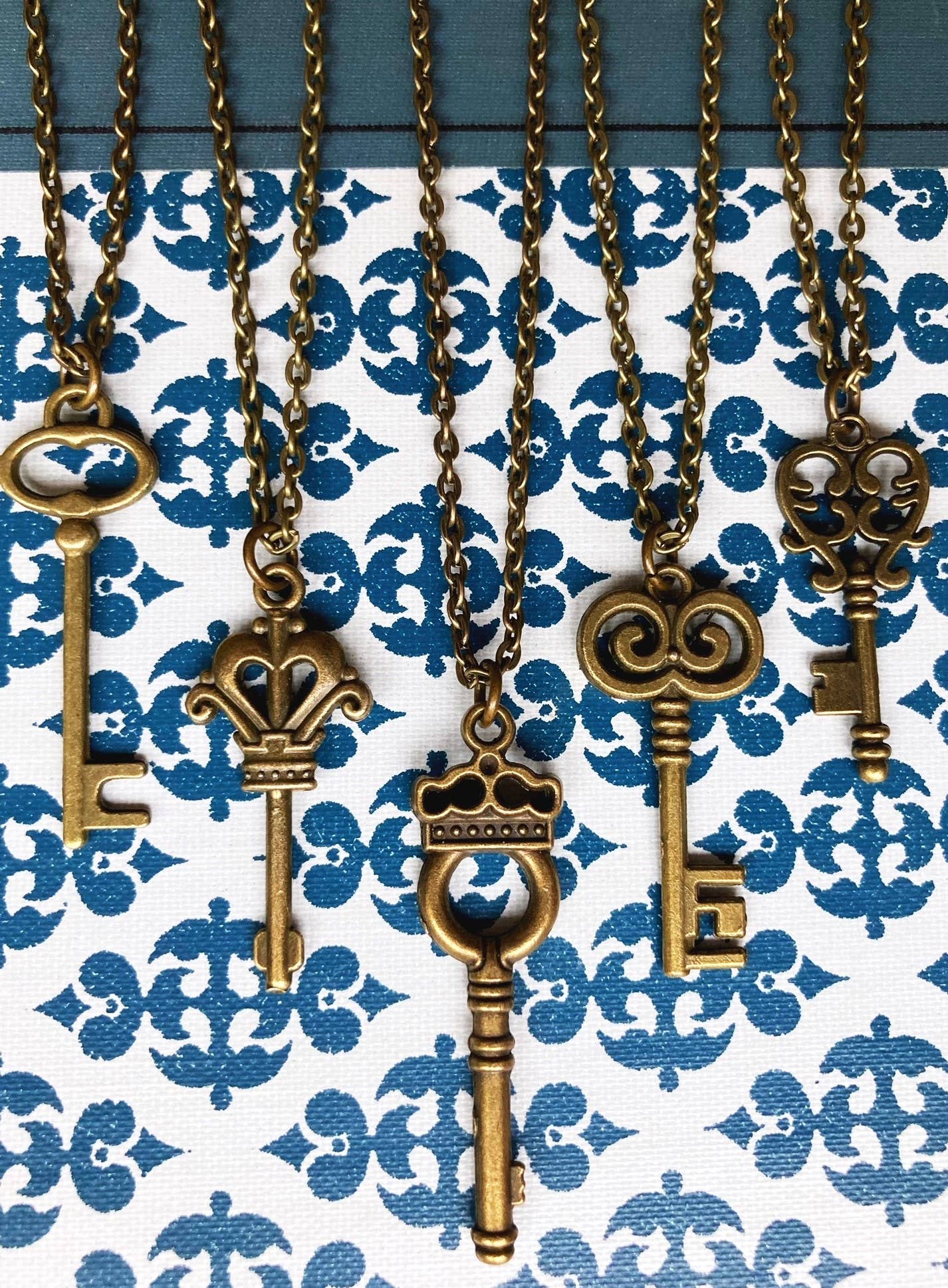 Marshall and Rose – wholesale Hänge-/berlockhalsband – Stort brons nyckelhalsband1