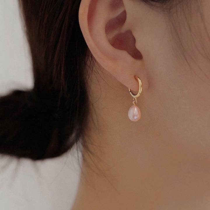 18K Gold Plated 5-6mm AAA Oval Light White/Peach/ Purple Pearls Earrings Hoop Lever Back Huggie for wholesale by Haengseongworkshop