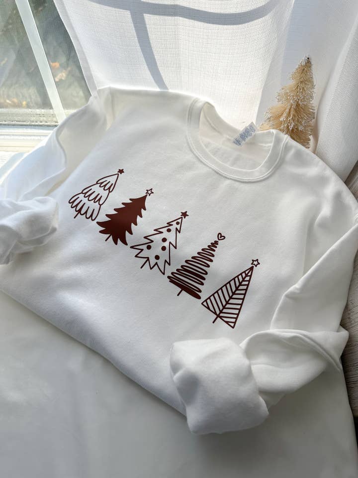 Sweatshirt Under the Christmas Tree pour la vente par Gia Design Co
