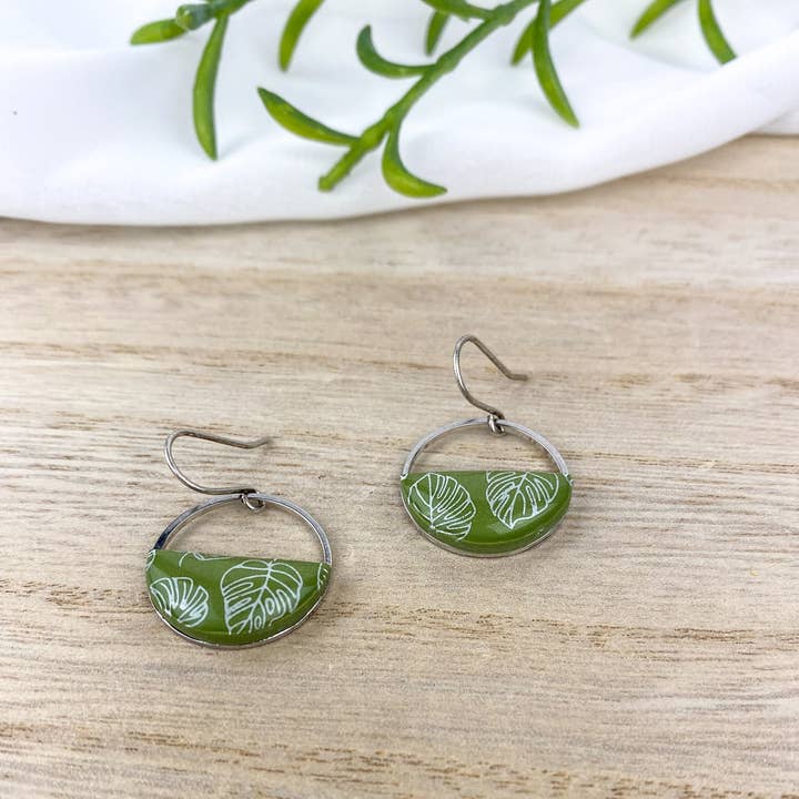 Light Shine - Wholesale Dangle Earrings - Monstera Leaf Dangle Earring | Green Spring Clay Drop |Plant18
