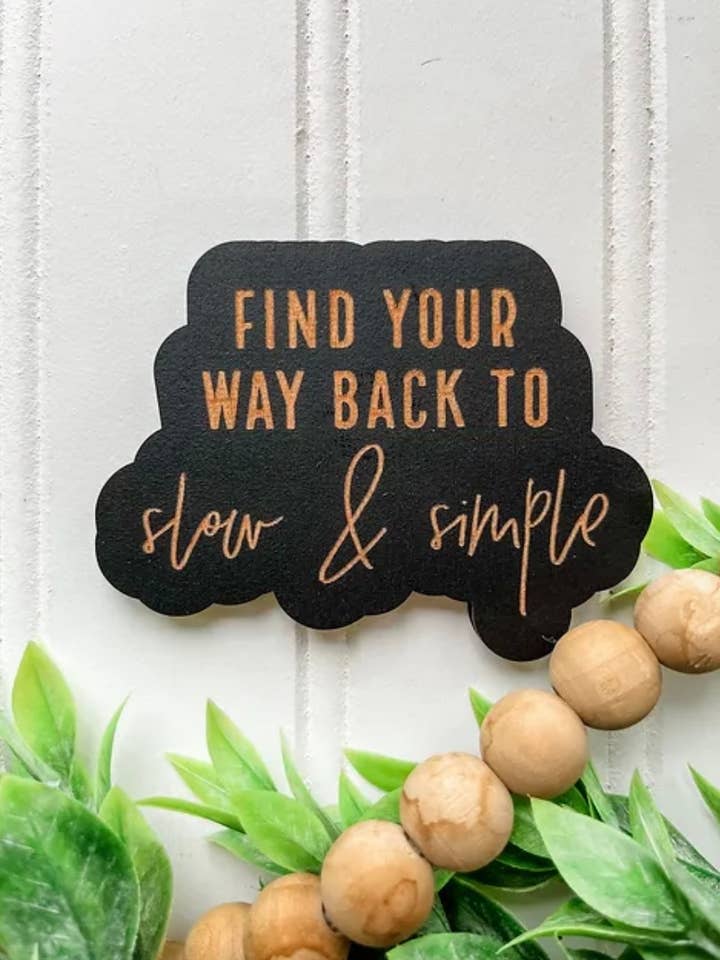 Aimant en bois « Slow & Simple » pour la vente par Country Roads Rustic Decor