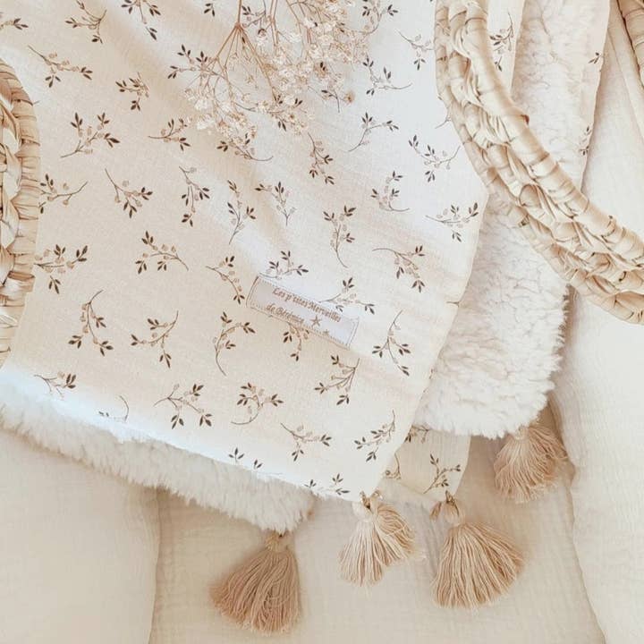 Baby tæppe 100% økologisk bomuld "Églantine" med kvaster for engroshandel hos Les p'tites Merveilles de Bérénice