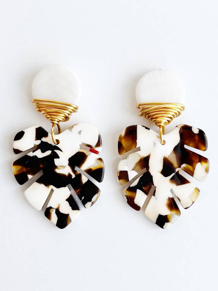 Neutral Mini Palm Lucite Dangle Statement Earrings with Gold for wholesale by lynnique